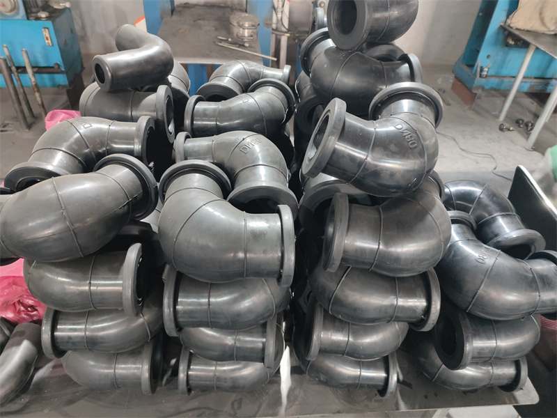 彎頭橡膠接頭生產現場 彎頭橡膠接頭生產現場